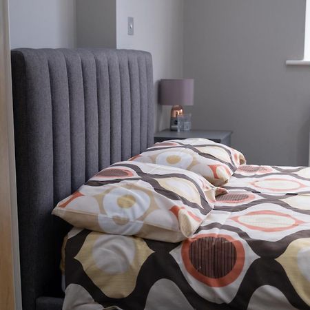 Spacious 2 Bed 2 Bath Apartment With Free Parking For 2 Cars And Underground Station Zone 2 For Quick Access To Central London Up To 10 Guests Exterior foto
