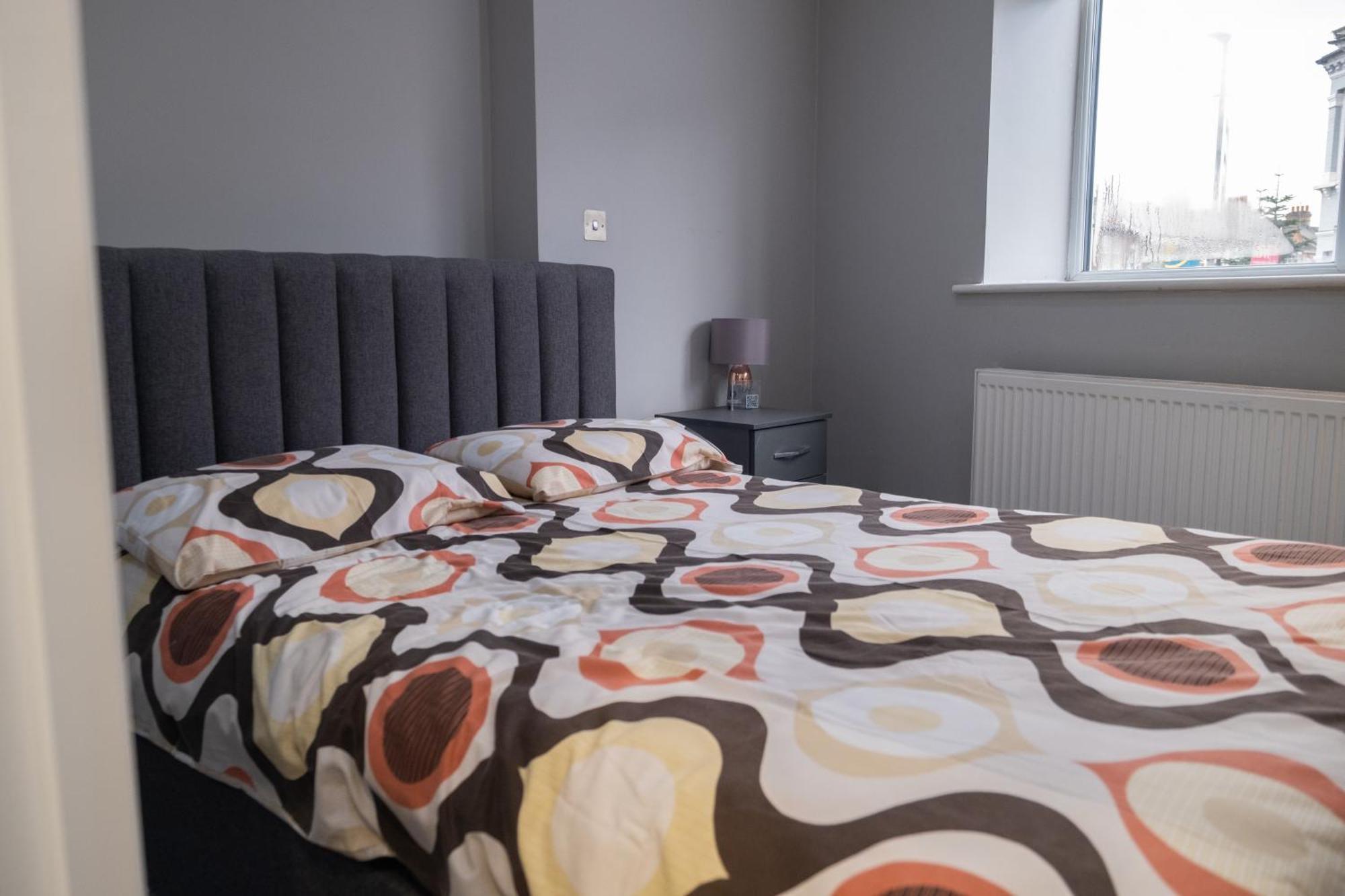 Spacious 2 Bed 2 Bath Apartment With Free Parking For 2 Cars And Underground Station Zone 2 For Quick Access To Central London Up To 10 Guests Exterior foto