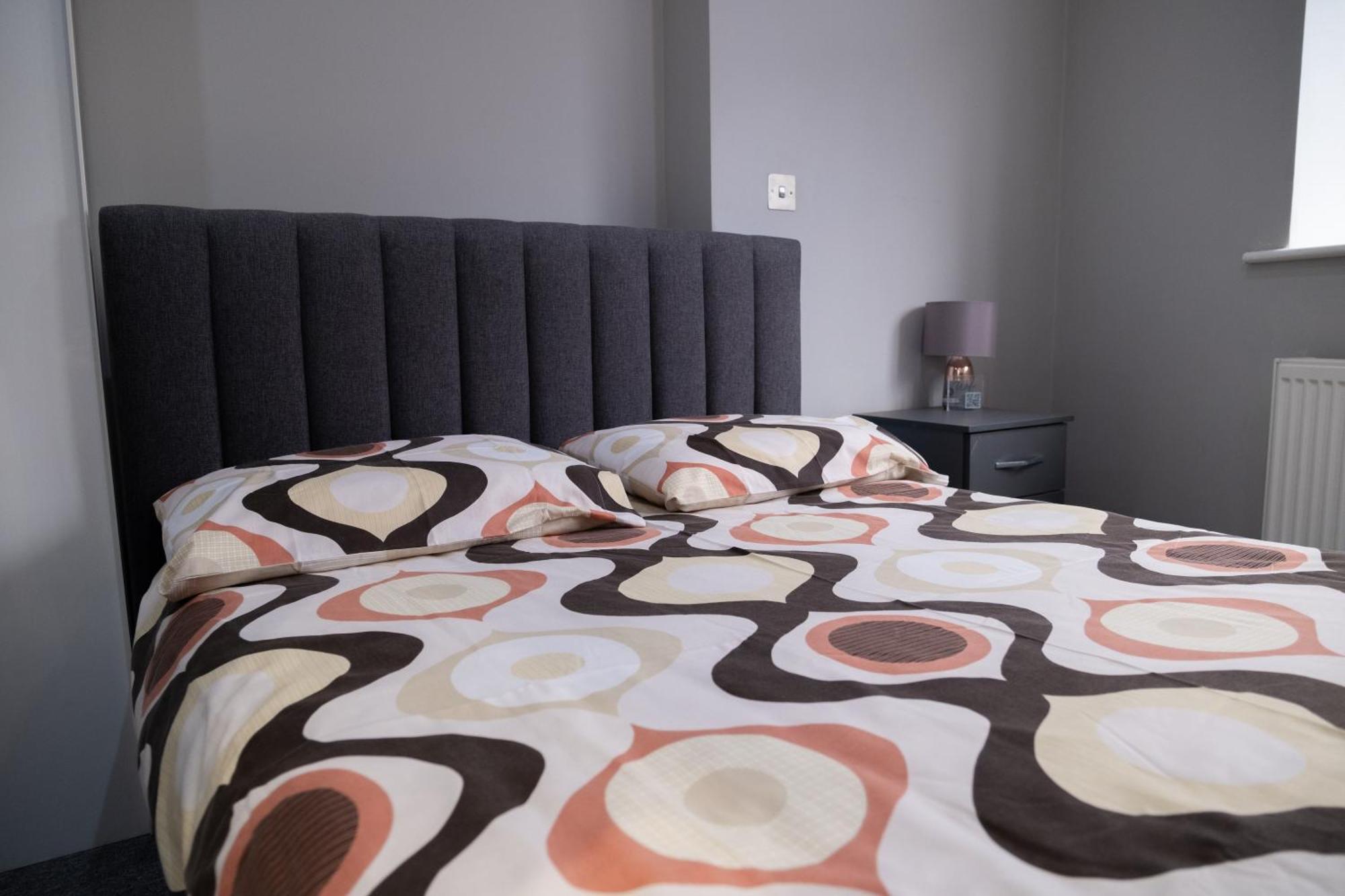 Spacious 2 Bed 2 Bath Apartment With Free Parking For 2 Cars And Underground Station Zone 2 For Quick Access To Central London Up To 10 Guests Exterior foto