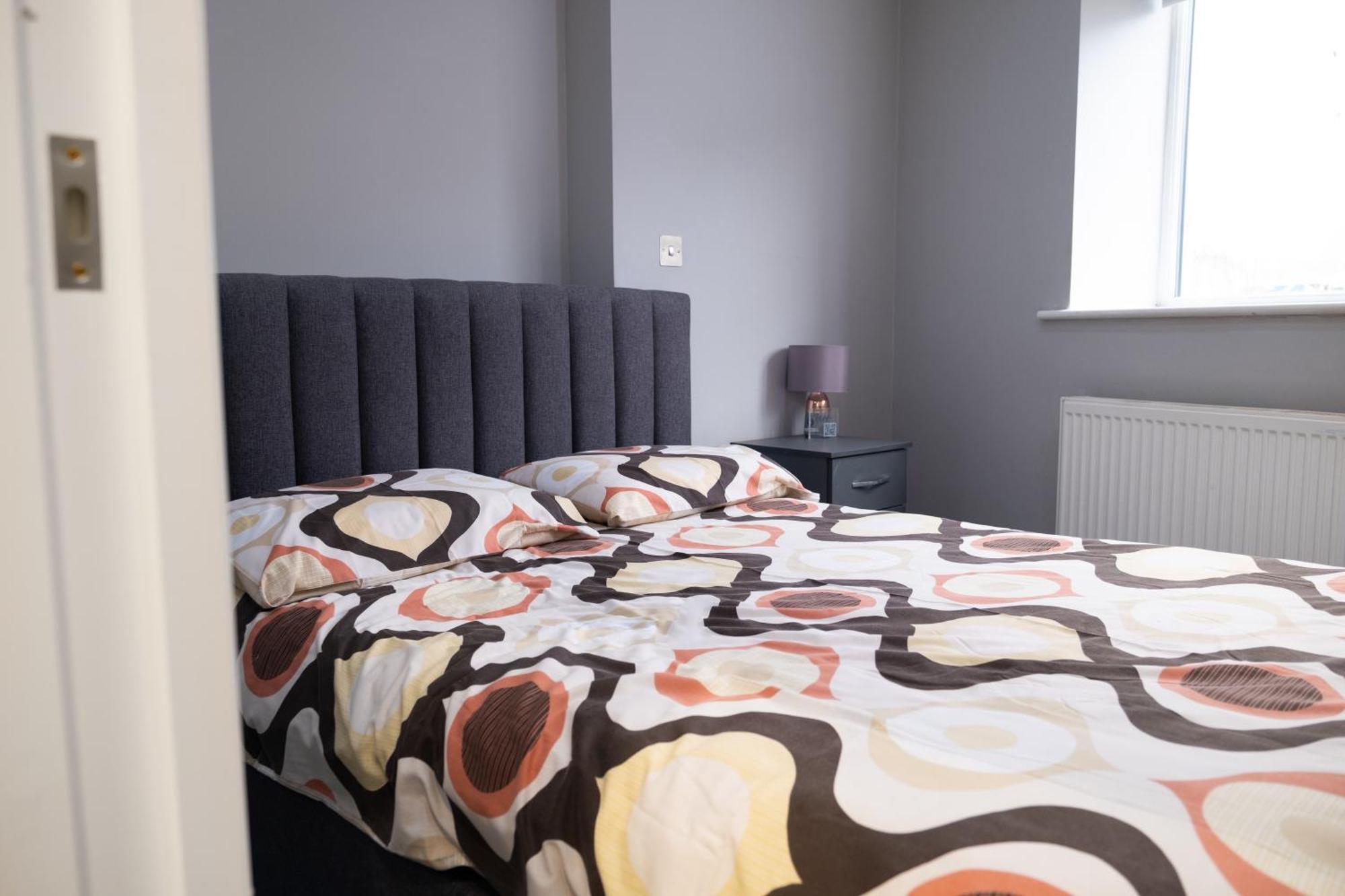Spacious 2 Bed 2 Bath Apartment With Free Parking For 2 Cars And Underground Station Zone 2 For Quick Access To Central London Up To 10 Guests Exterior foto