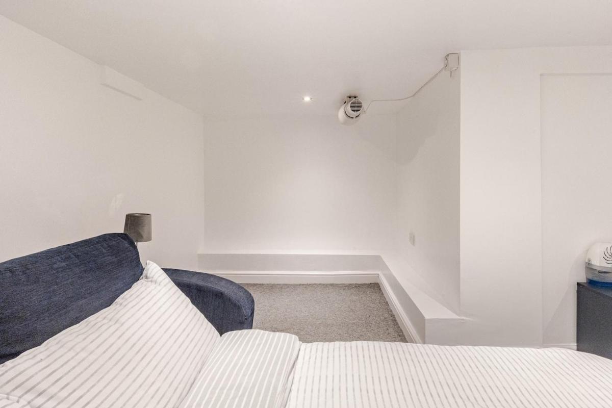 Spacious 2 Bed 2 Bath Apartment With Free Parking For 2 Cars And Underground Station Zone 2 For Quick Access To Central London Up To 10 Guests Exterior foto